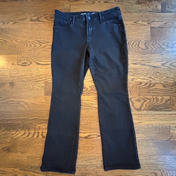 Old Navy Denim - Old Navy Mid-Rise Kicker Boot-Cut Jeans – Size 6 Short